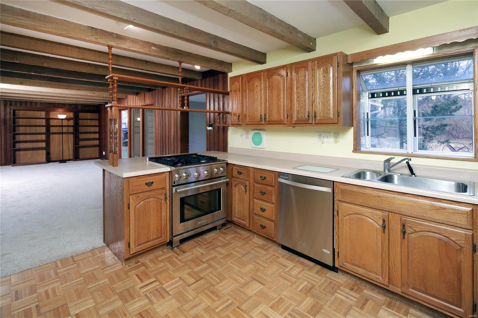 323 South Spoede Road Creve Coeur, MO 63141 - Photo 13 of 20 Gallery Image 13