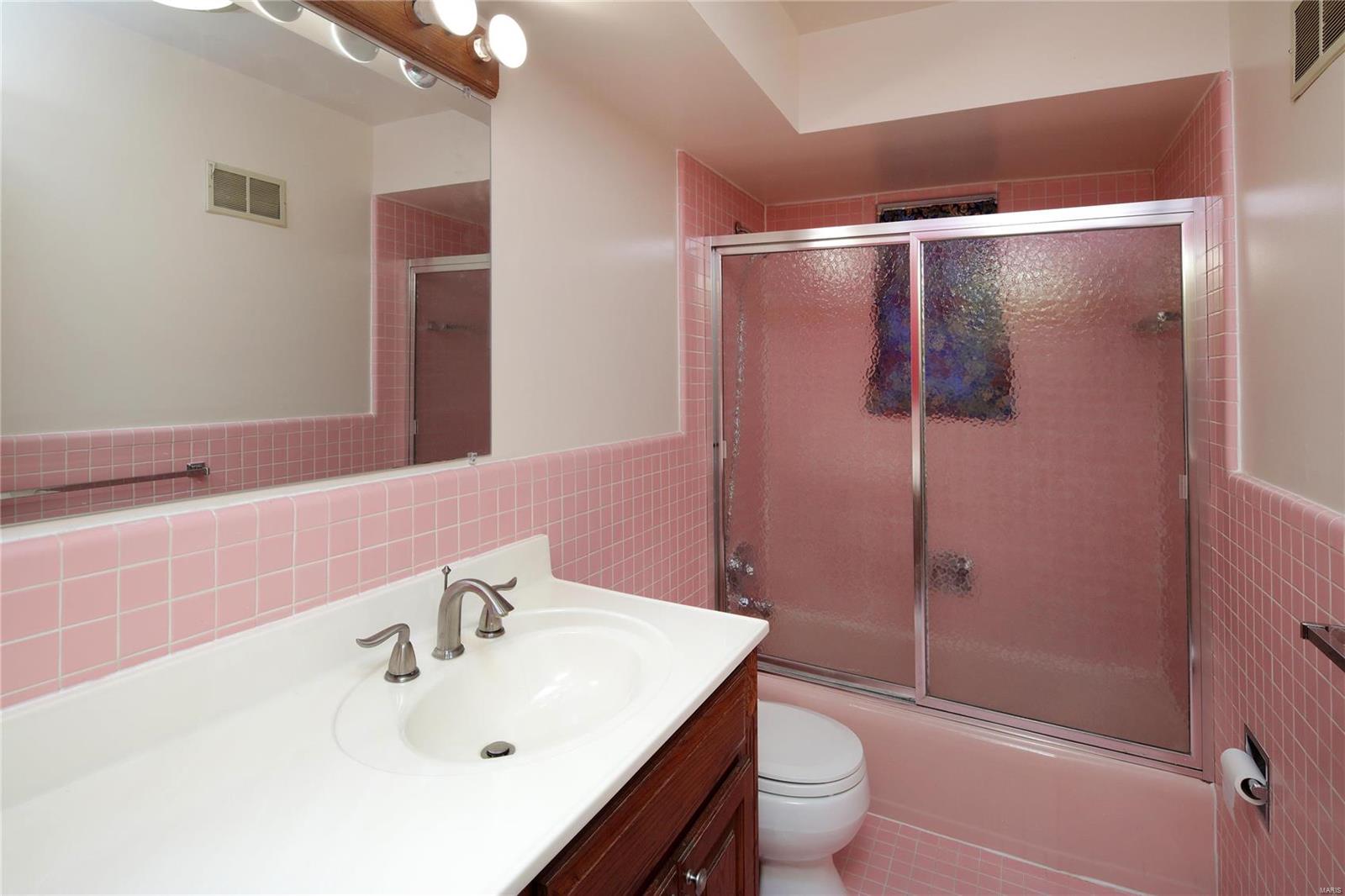 323 South Spoede Road Creve Coeur, MO 63141 - Photo 18 of 20 Gallery Image 18
