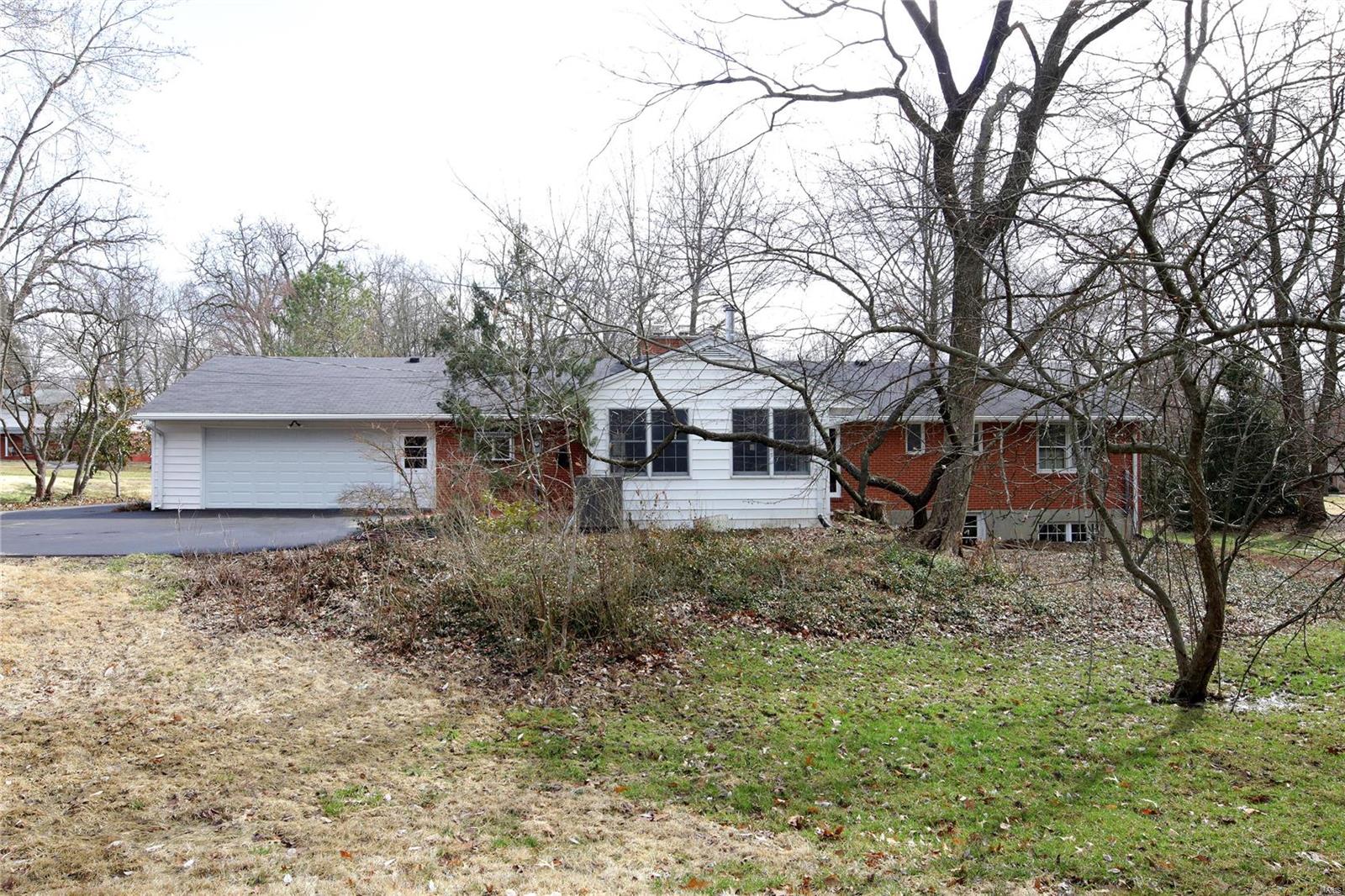 323 South Spoede Road Creve Coeur, MO 63141 - Photo 3 of 20 Gallery Image 3