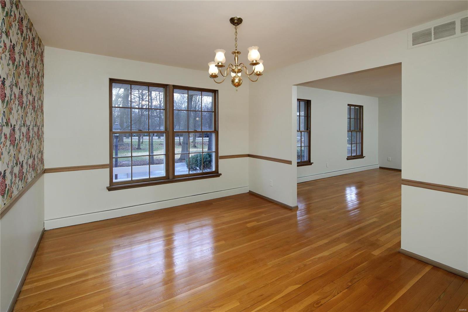 323 South Spoede Road Creve Coeur, MO 63141 - Photo 7 of 20 Gallery Image 7