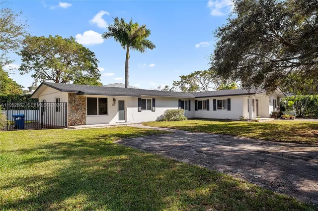 $3,445 | 10525 Southwest 77th Court, Unit 10525, Pinecrest, FL 33156