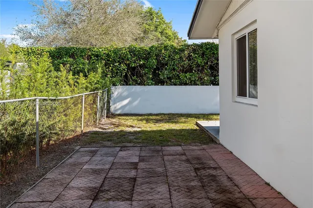 $3,445 | 10525 Southwest 77th Court, Unit 10525, Pinecrest, FL 33156