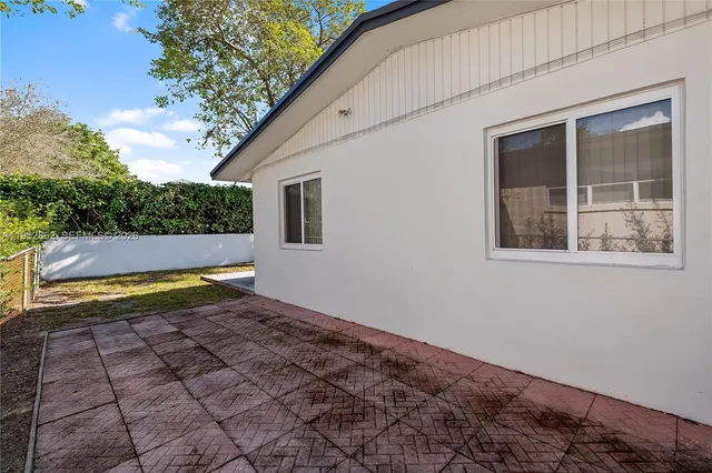 $3,445 | 10525 Southwest 77th Court, Unit 10525, Pinecrest, FL 33156