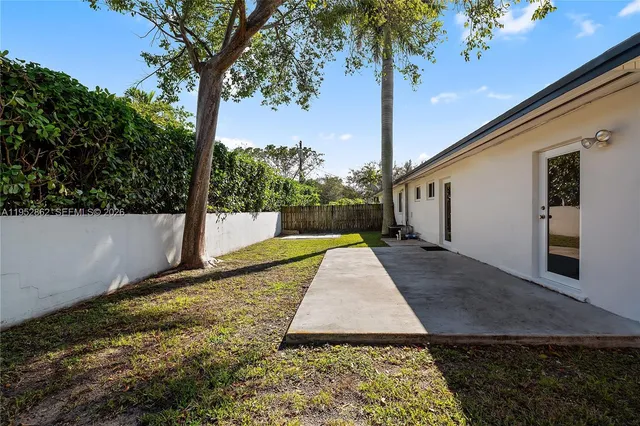 $3,445 | 10525 Southwest 77th Court, Unit 10525, Pinecrest, FL 33156