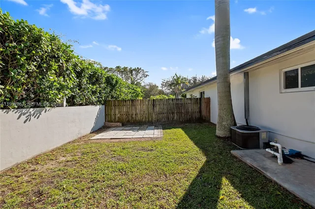 $3,445 | 10525 Southwest 77th Court, Unit 10525, Pinecrest, FL 33156