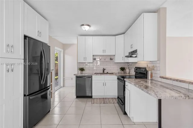 $3,445 | 10525 Southwest 77th Court, Unit 10525, Pinecrest, FL 33156