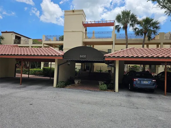 $2,200 | 6430 Sun Eagle Lane, Unit 103, Bradenton, FL 34210