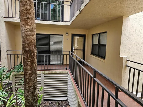 $2,200 | 6430 Sun Eagle Lane, Unit 103, Bradenton, FL 34210