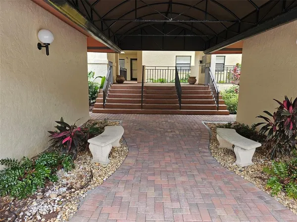 $2,200 | 6430 Sun Eagle Lane, Unit 103, Bradenton, FL 34210