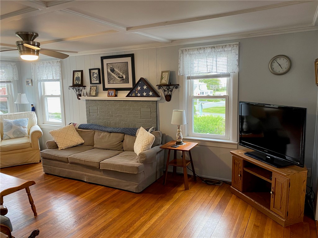 20 St James Road Narragansett, RI 02882 - Photo 9 of 36 Living Room