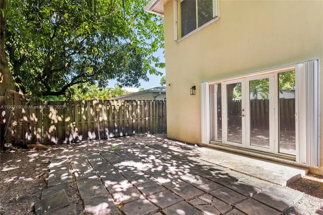 $1,100,000 | 3154 Plaza Street, Miami, FL 33133