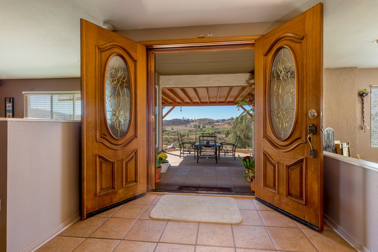 13702 Willow Road Lakeside, CA 92040 - Photo 5 of 24