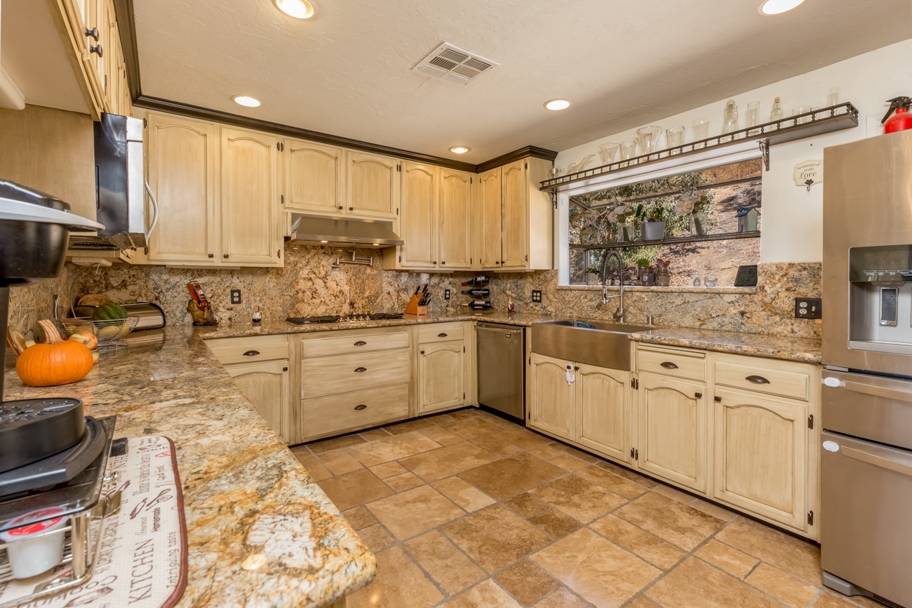 13702 Willow Road Lakeside, CA 92040 - Photo 7 of 24