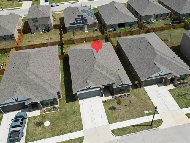 a view of garage yard