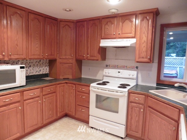 7121 191st Avenue Southwest Rochester, WA 98579 - Photo 4 of 20