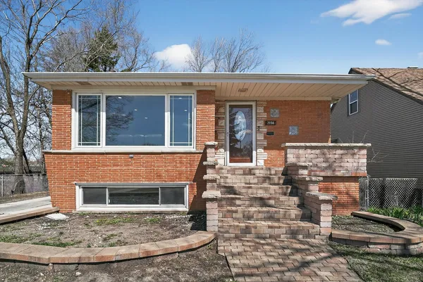 $369,000 | 2956 West 99th Place, Evergreen Park, IL 60805