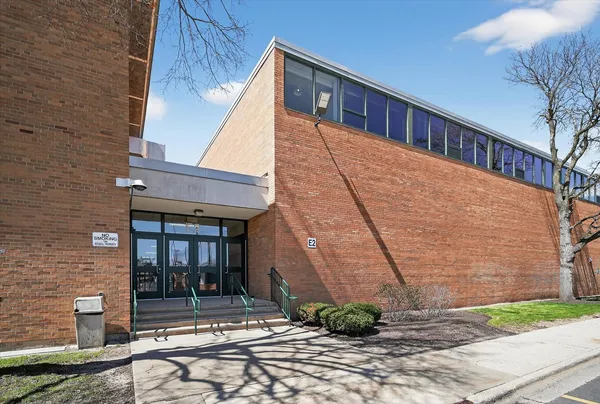 $369,000 | 2956 West 99th Place, Evergreen Park, IL 60805