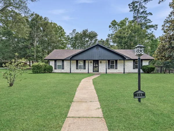 $279,900 | 108 Timberlane Drive, Silsbee, TX 77656