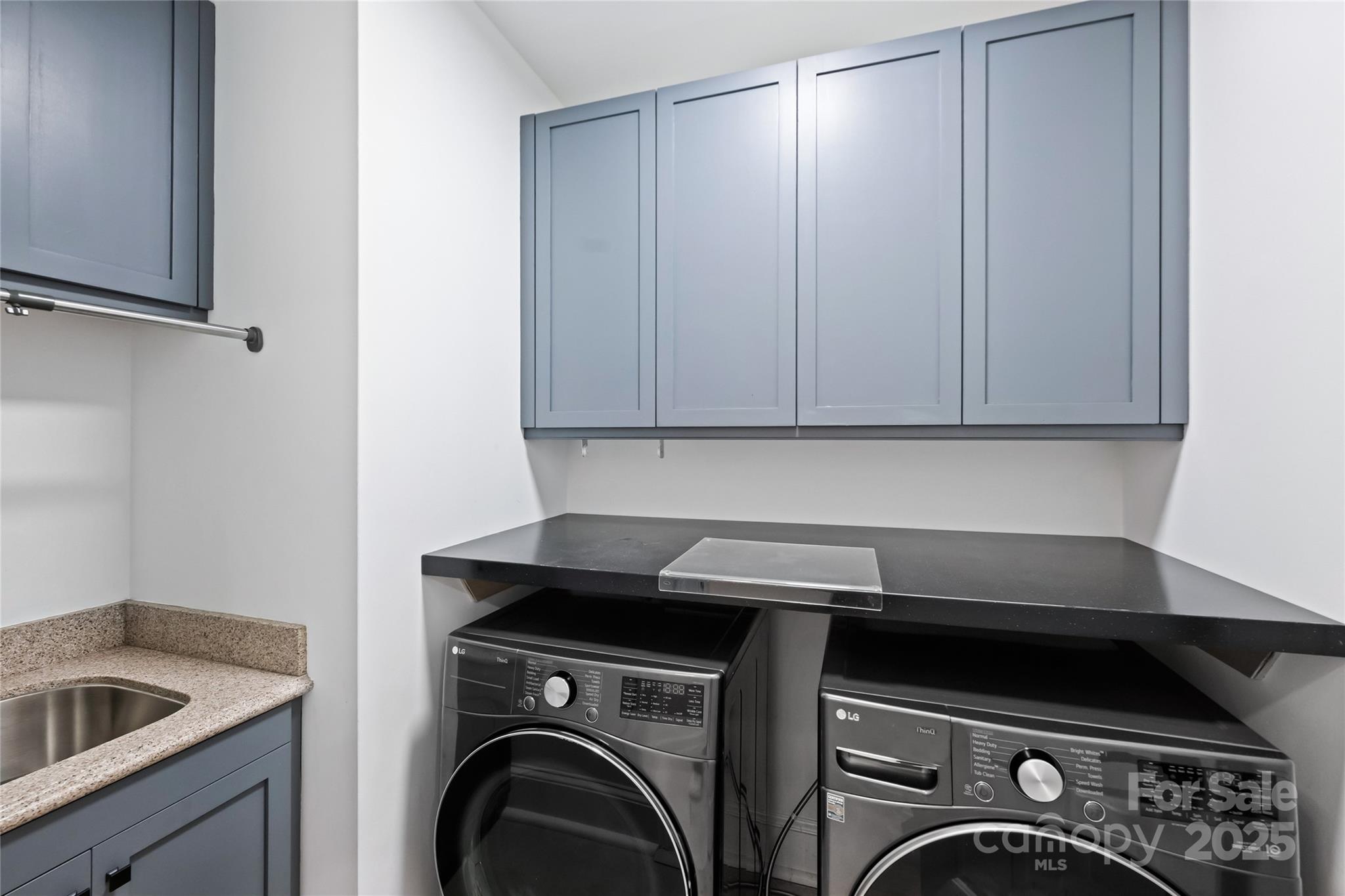 127 North Tryon Street, Unit 615 Charlotte, NC 28246 - Photo 34 of 48 a utility room with dryer and washer