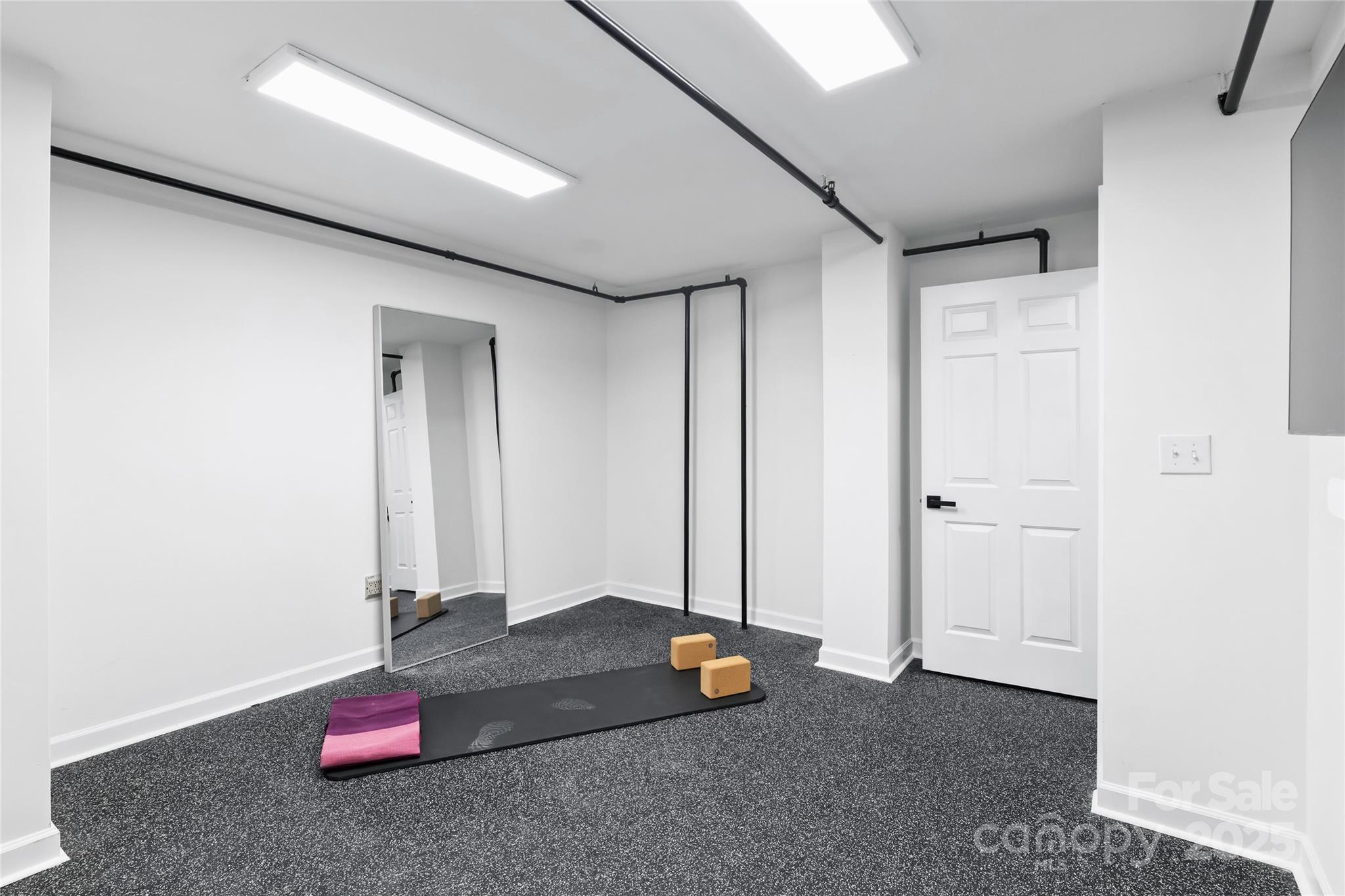 127 North Tryon Street, Unit 615 Charlotte, NC 28246 - Photo 37 of 48 a view of a room with gym equipment