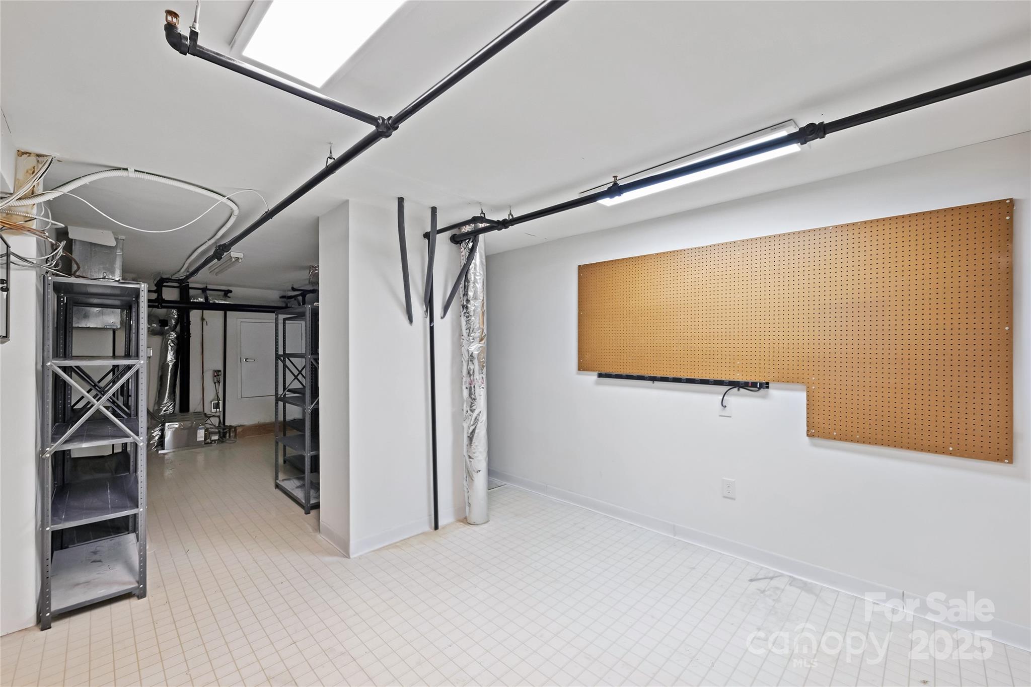 127 North Tryon Street, Unit 615 Charlotte, NC 28246 - Photo 39 of 48 a view of entryway