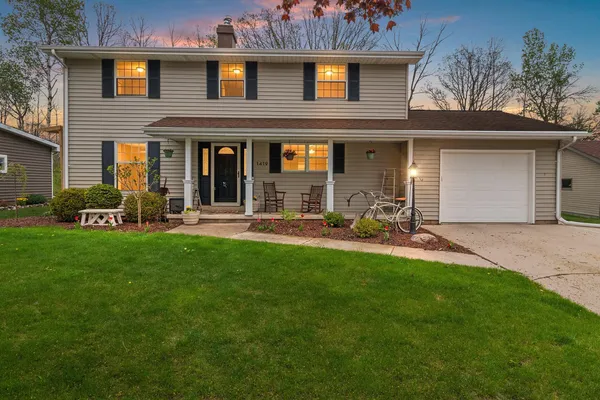 $330,000 | 1419 Lee Circle, Manitowoc, WI 54220