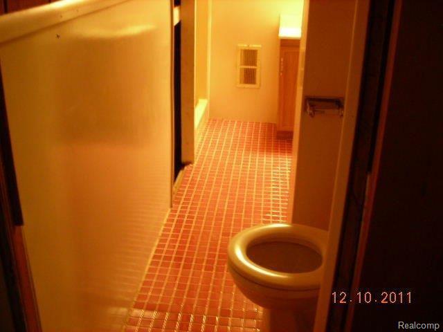 2346 Houser Road Holly, MI 48442 - Photo 6 of 8 BATH LOWER.JPG