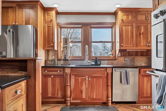 $599,900 | 40 Rice Lane, Beacon Falls, CT 06403