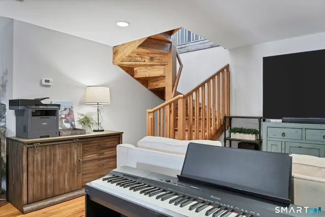 $599,900 | 40 Rice Lane, Beacon Falls, CT 06403