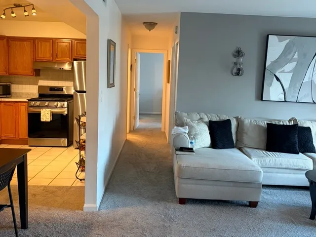 $210,000 | 614 Tralee Court, Unit 2D, Schaumburg, IL 60193