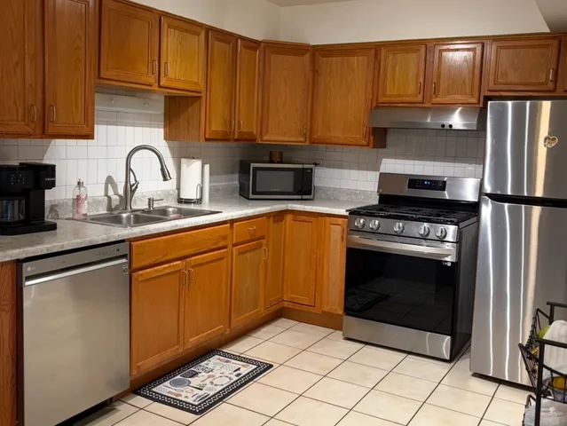 $210,000 | 614 Tralee Court, Unit 2D, Schaumburg, IL 60193