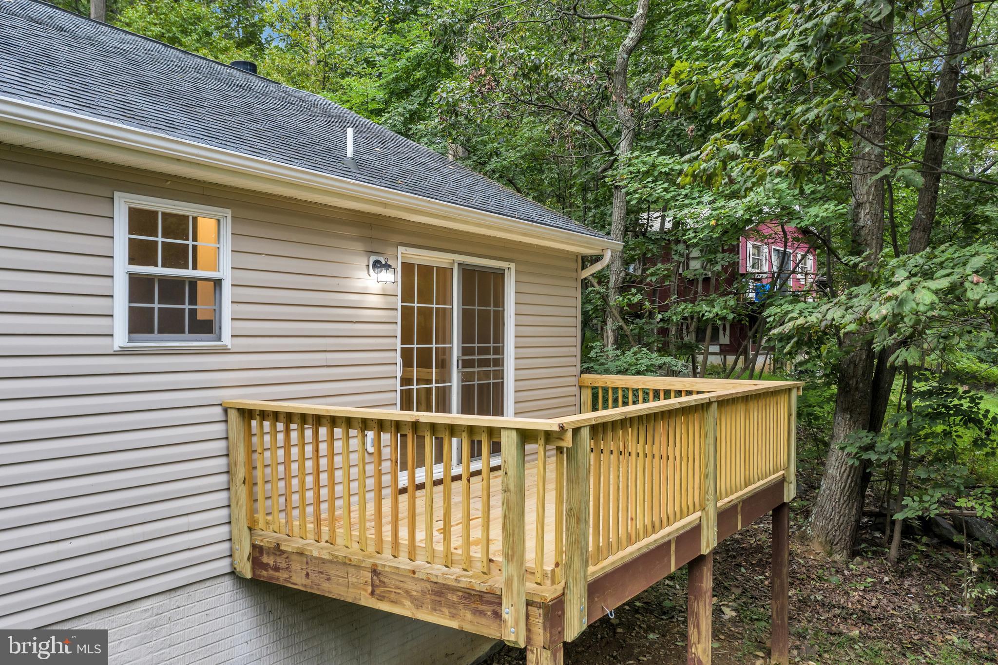 2196 High Top Road Linden, VA 22642 - Photo 23 of 33 Deck