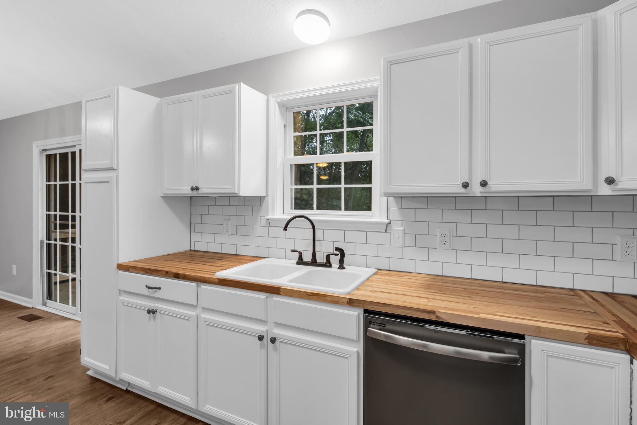 2196 High Top Road Linden, VA 22642 - Photo 9 of 33 Gorgeous Kitchen