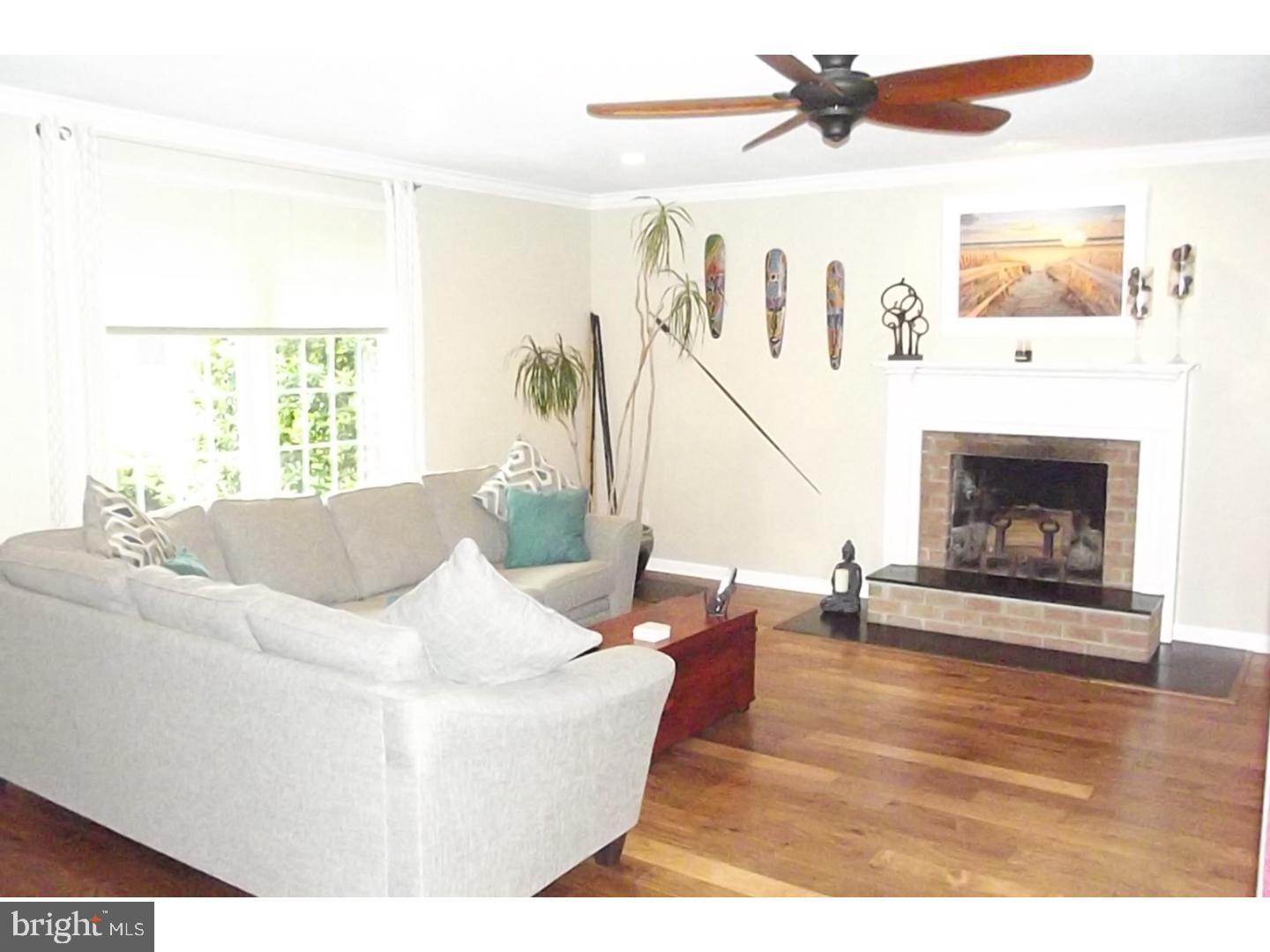 908 Senator Road East Norriton, PA 19403 - Photo 8 of 25 Living Room