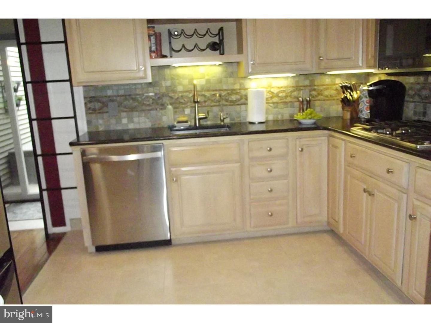 908 Senator Road East Norriton, PA 19403 - Photo 10 of 25 Kitchen