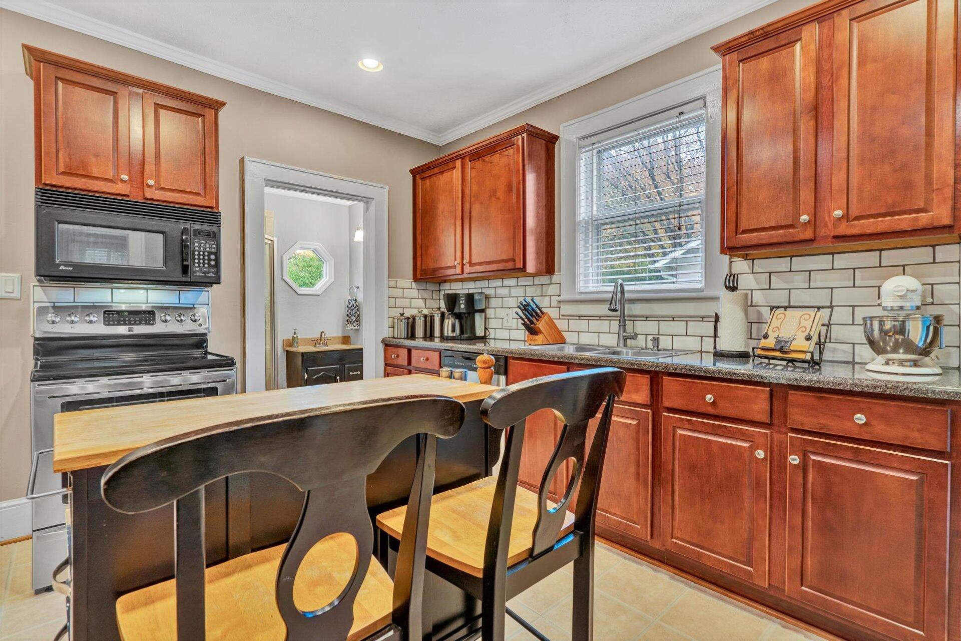 1325 Brighton Road Southwest Roanoke, VA 24015 - Photo 12 of 41 11-DSC7948