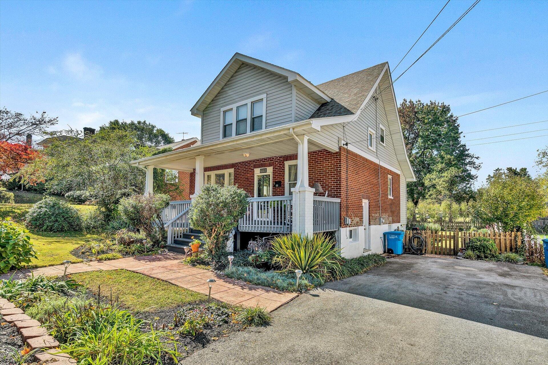 1325 Brighton Road Southwest Roanoke, VA 24015 - Photo 4 of 41 03-03-102020220119