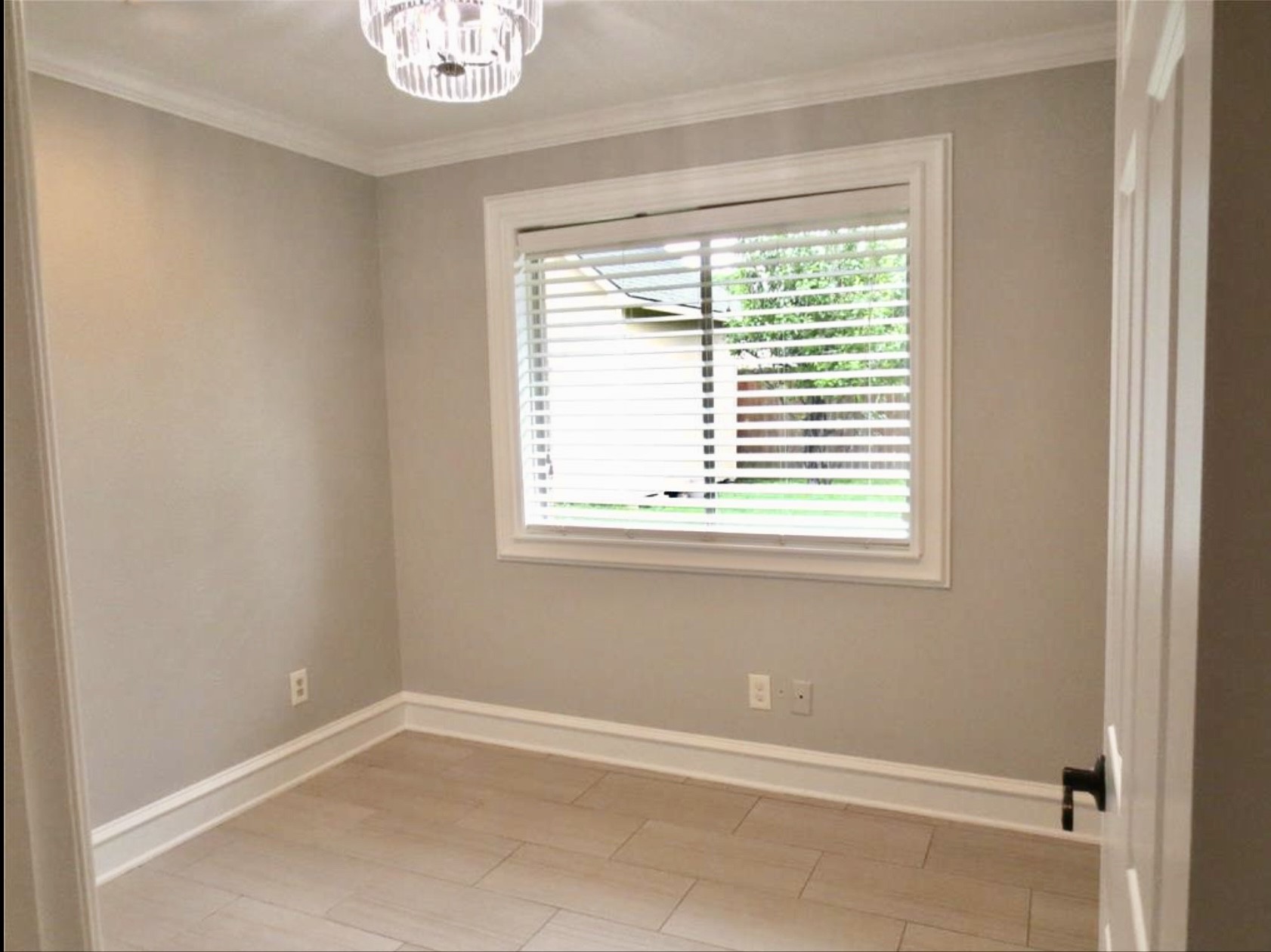8214 Split Oak Drive Houston, TX 77040 - Photo 12 of 15 a view of an empty room with a window