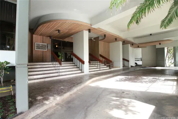 $2,800 | 2600 Pualani Way, Unit 905, Honolulu, HI 96815