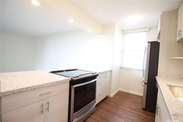 $2,800 | 2600 Pualani Way, Unit 905, Honolulu, HI 96815