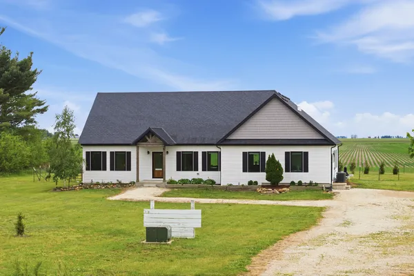 $699,900 | 10438 West 1000S Road, Bonfield, IL 60913