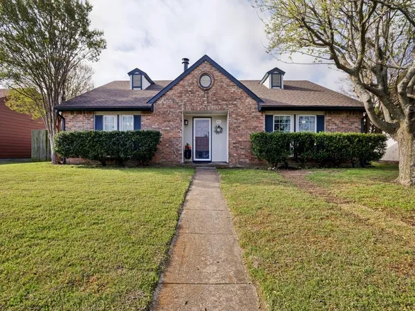 $245,000 | 431 Whitney Street, Cedar Hill, TX 75104