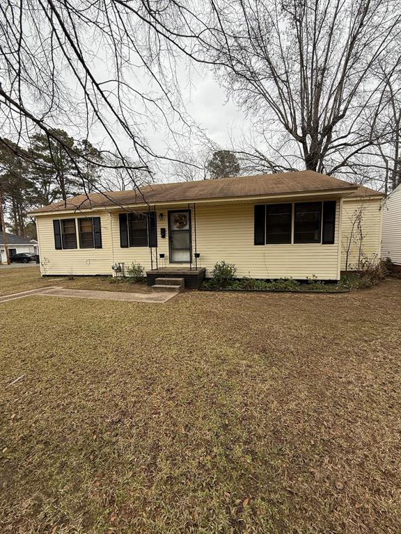 507 6th Street Northwest Springhill, LA 71075 - Photo 1 of 1 Single story home featuring a front lawn