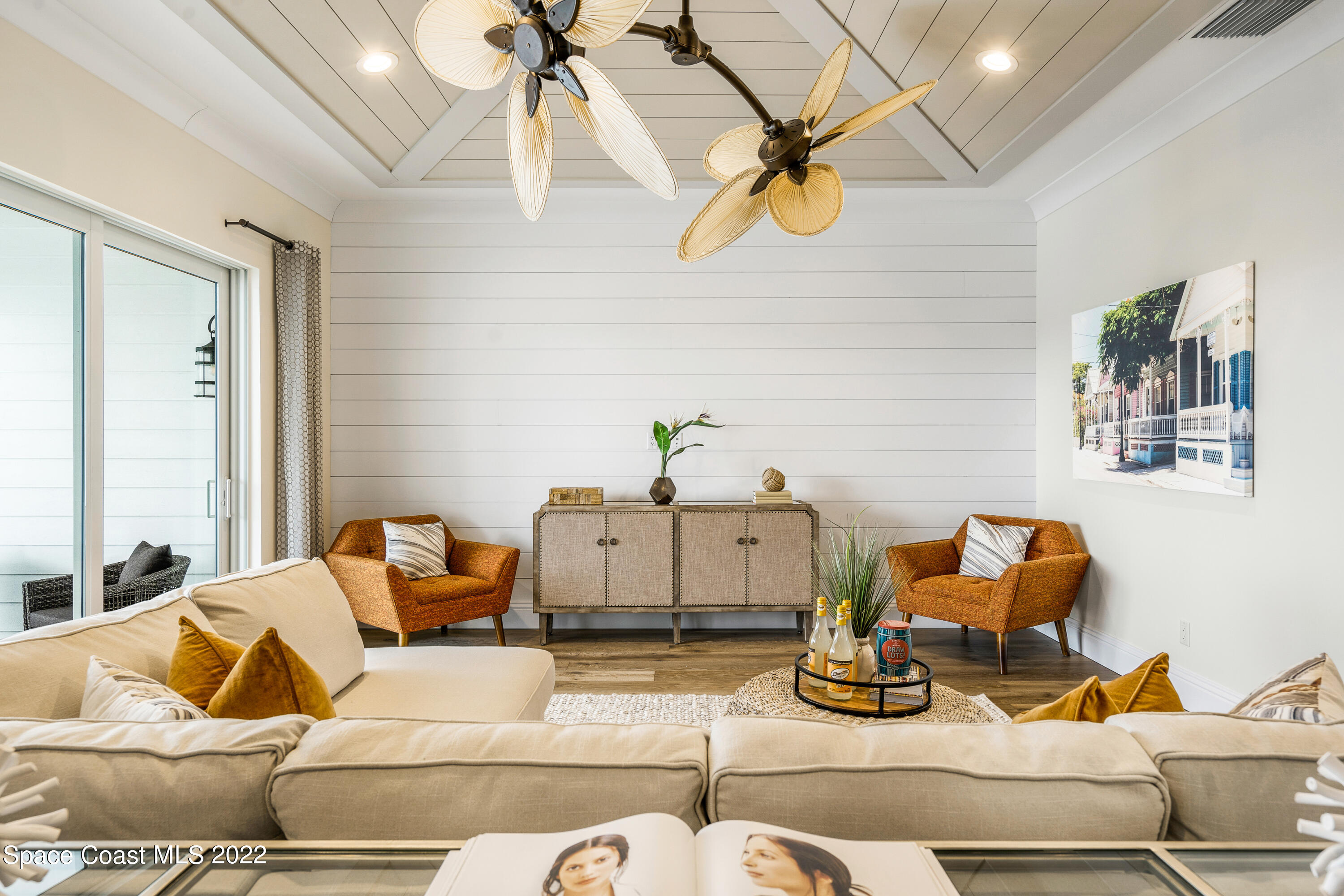 20 Strand Drive Vero Beach, FL 32963 - Photo 23 of 36 a living room with furniture