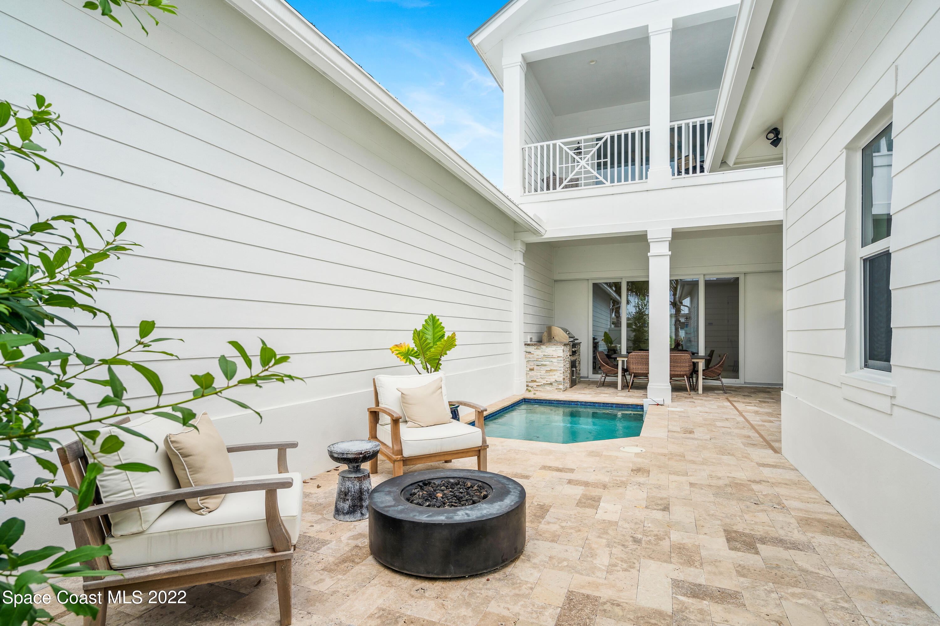 20 Strand Drive Vero Beach, FL 32963 - Photo 4 of 36 a view of a patio with table and chairs and potted plants