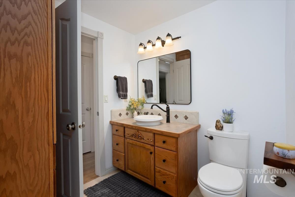 4870 North Farrow Street Boise, ID 83713 - Photo 15 of 40 Half bathroom featuring vanity and backsplash