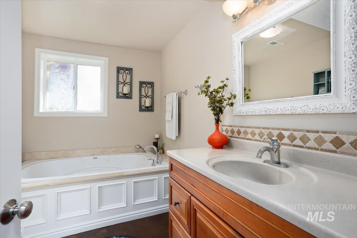 4870 North Farrow Street Boise, ID 83713 - Photo 23 of 40 Full bathroom with vanity and a garden tub