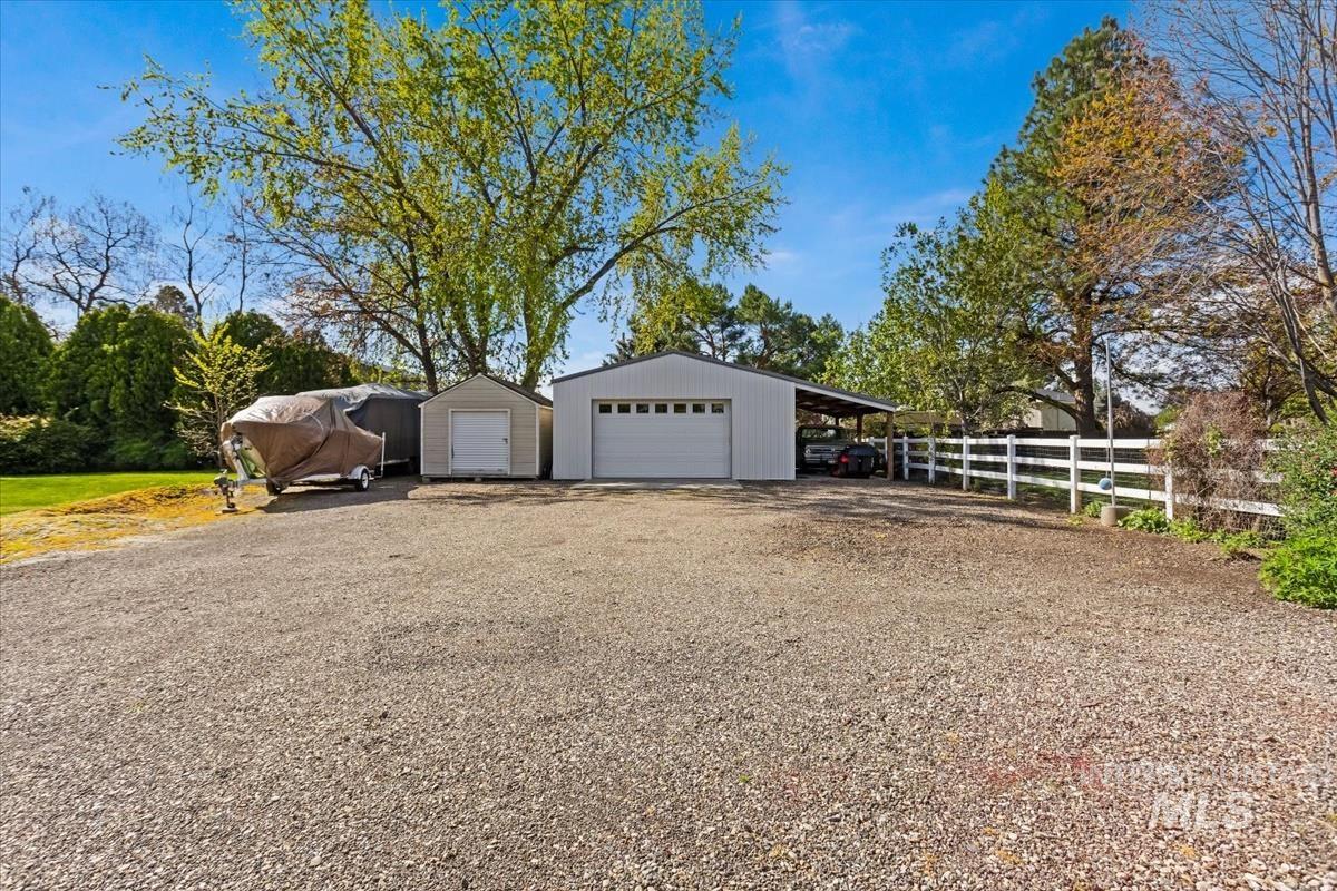 4870 North Farrow Street Boise, ID 83713 - Photo 31 of 40 Garage featuring a garage and gravel driveway