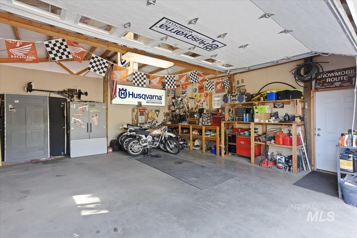 4870 North Farrow Street Boise, ID 83713 - Photo 33 of 40 Garage with a workshop area