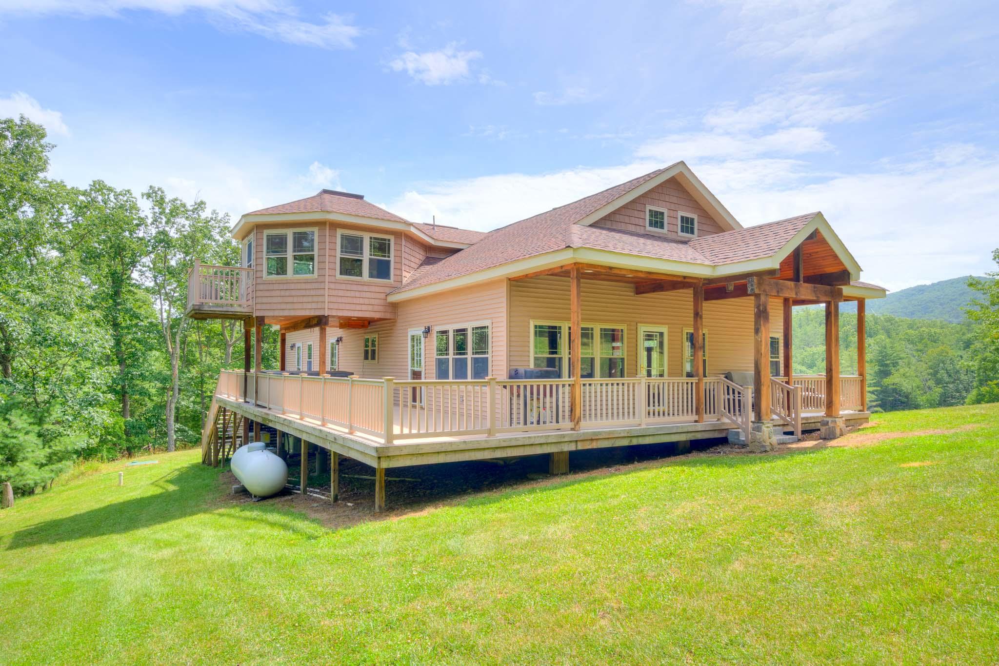 1386 Indian Valley Road Northwest Radford, VA 24141 - Photo 4 of 82 1386_IndianValleyRd_Web-11